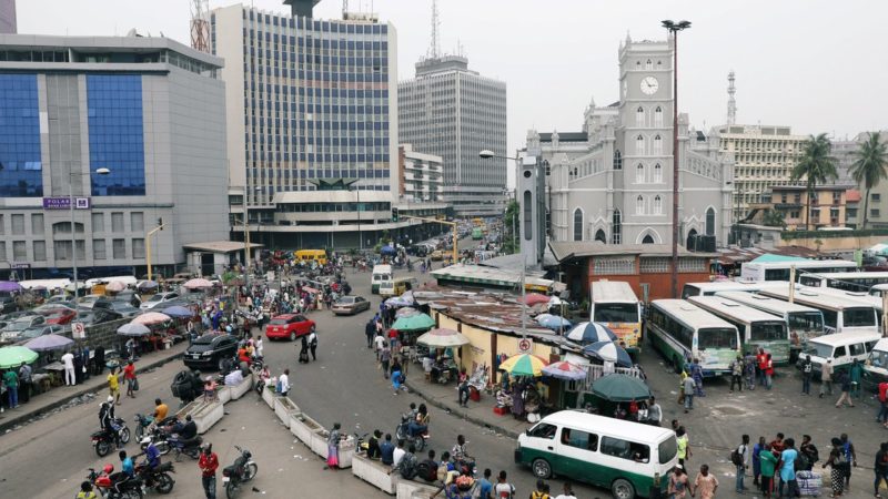 Nigeria : Buhari présente un budget record face à un risque de récession